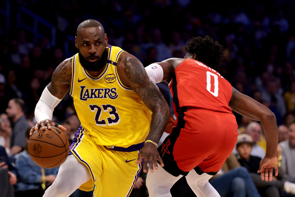 湖人进入时代更迭时刻：东契奇崛起，新局面下詹姆斯旧套路已失效